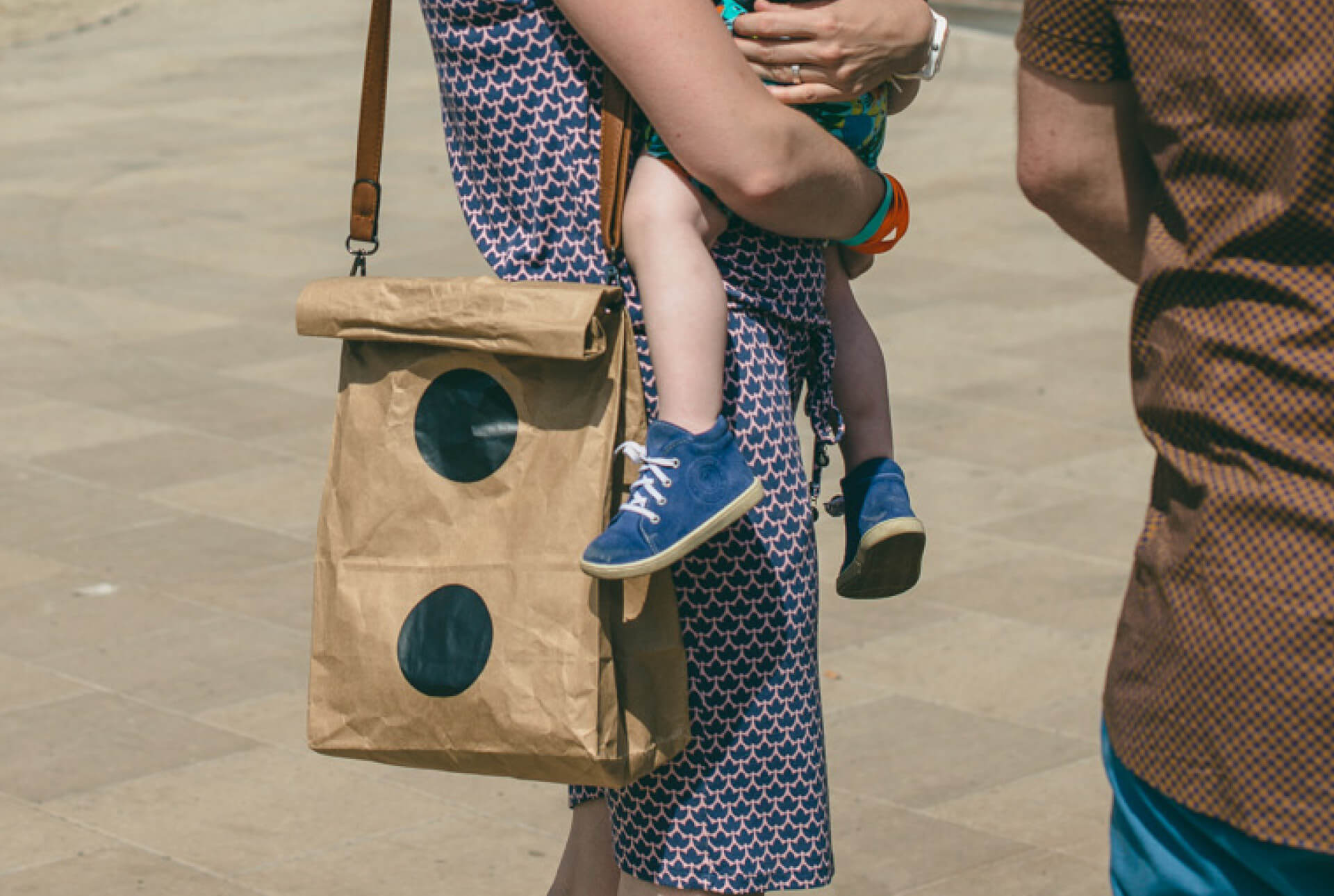 Logotype des Rotondes imprimé sur sac, une identité visuelle créé par l'agence Comed