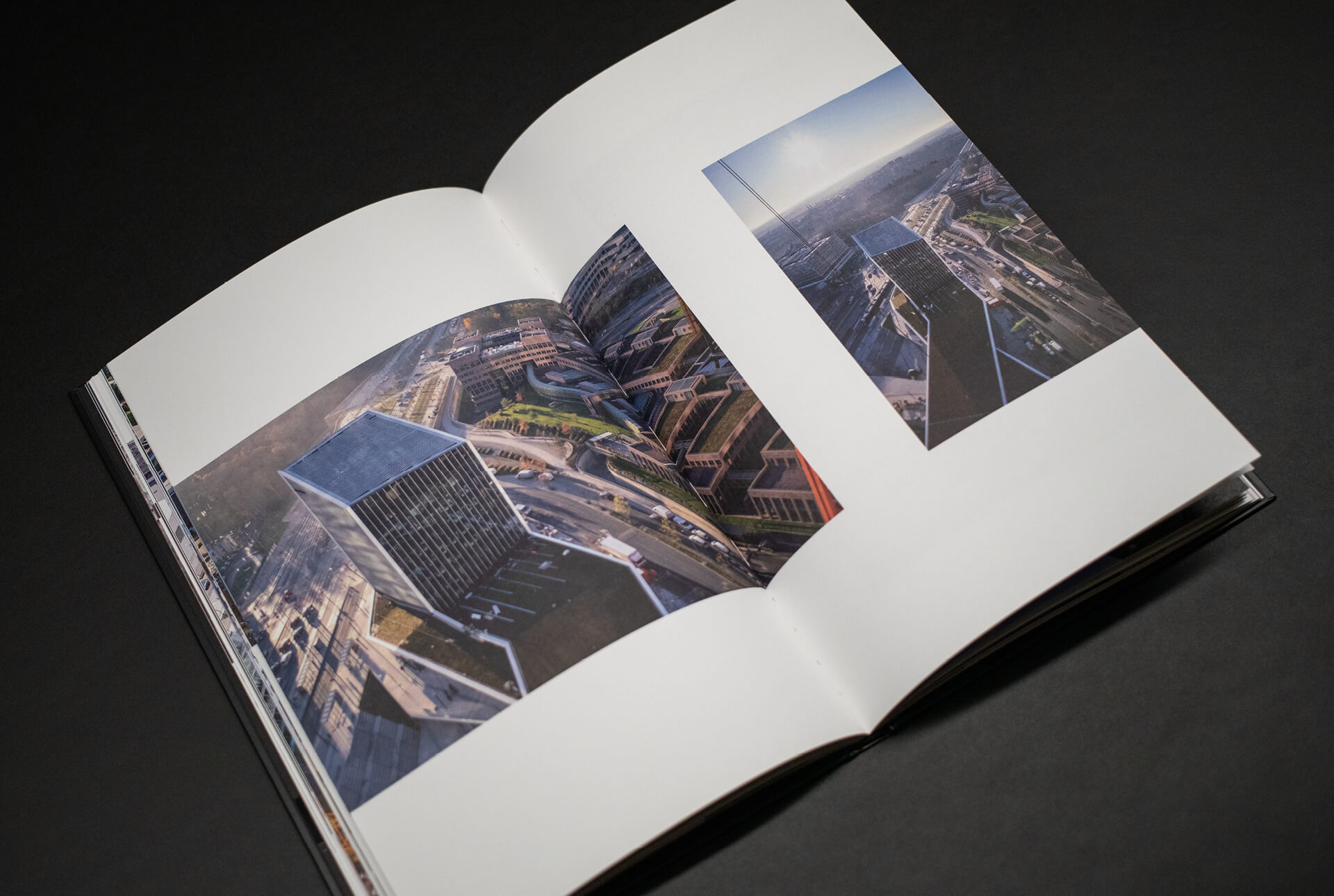 Double page de photo - livre de la tour résidentielle Infinity