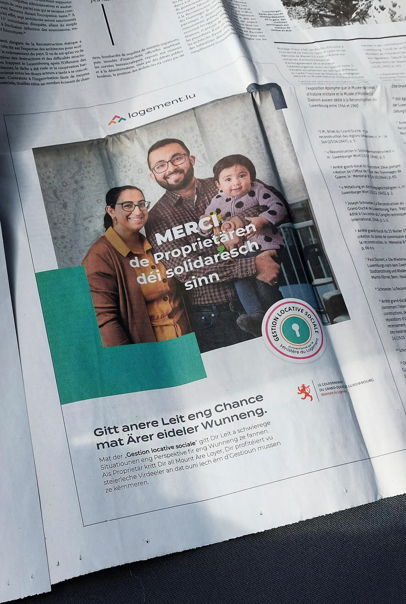 Publicité montrant un couple avec enfant bénéficiant de la GLS